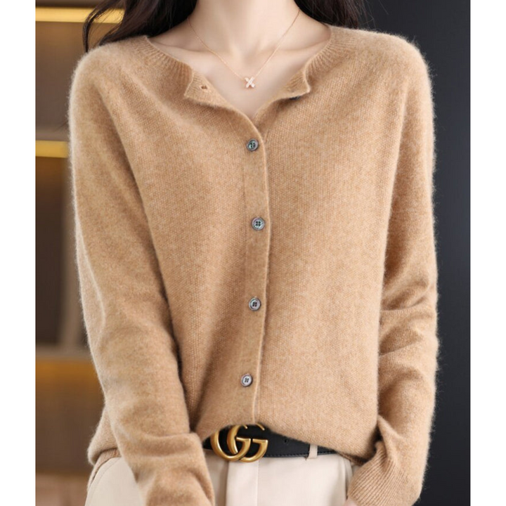 Vêtement femme chic: cardigan à col rond, confortable pour le bureau ou les sorties.