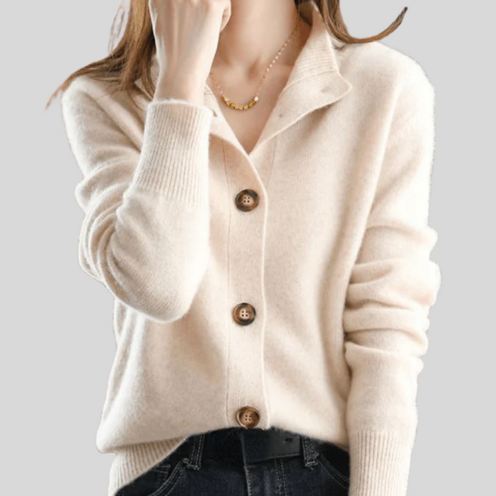 Cardigan femme élégant col V boutonné, parfait pour un look chic et confortable en automne/hiver.
