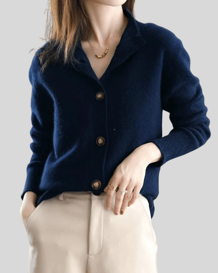 Cardigan femme polyvalent col V boutonné, confortable pour le quotidien, look élégant garanti.