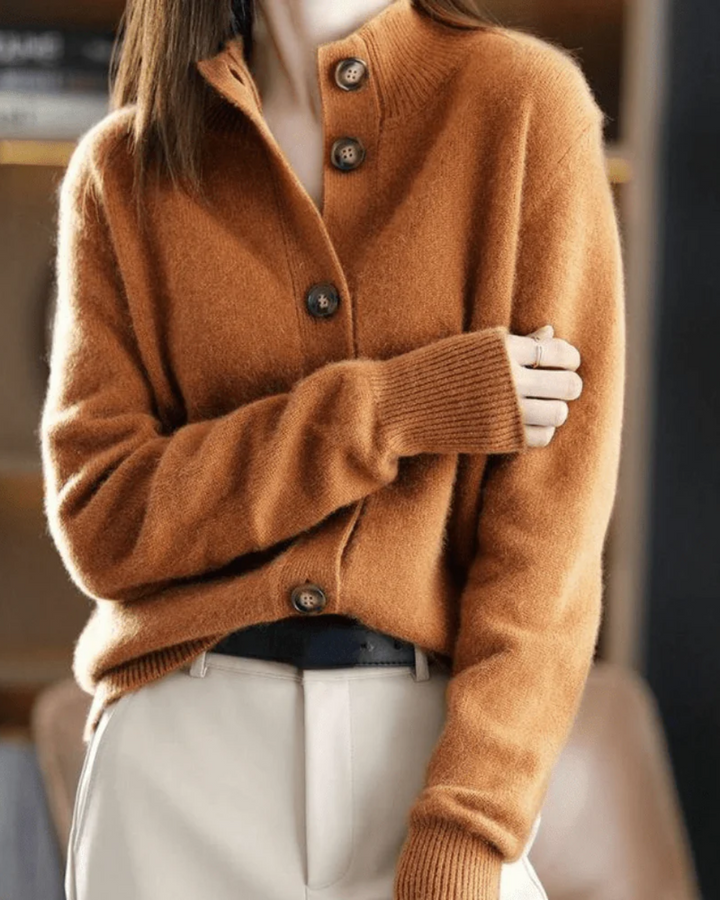 Cardigan femme chic et confortable, col V boutonné, parfait pour toute occasion, mode hiver.