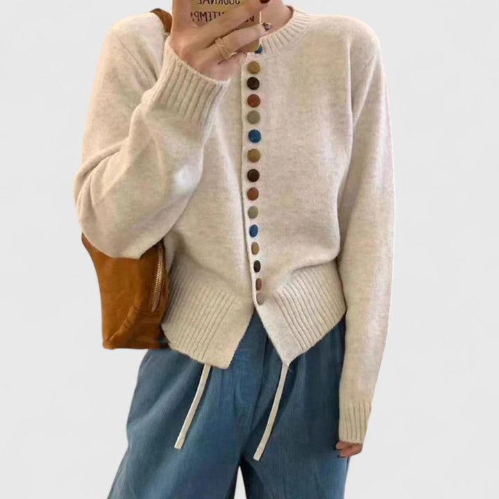Cardigan femme élégant en maille, confort chic et style polyvalent pour tenue quotidienne.