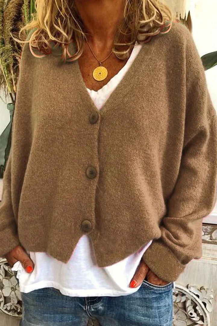 Cardigan femme élégant et décontracté en tricot doux, parfait pour l'automne et le printemps.