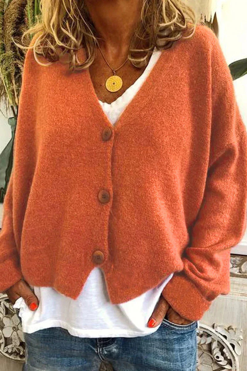 Chaleur douce et style décontracté pour ce cardigan femme élégant, essentiel pour votre garde-robe.