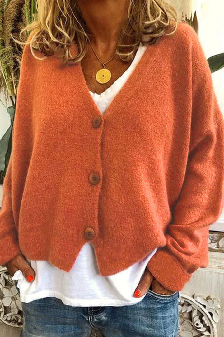 Chaleur douce et style décontracté pour ce cardigan femme élégant, essentiel pour votre garde-robe.