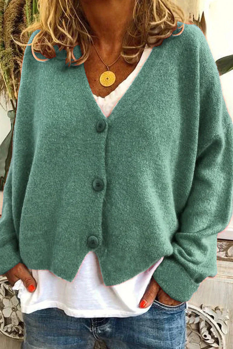 Élégant cardigan femme à manches longues et col en V, offrant chaleur douce pour automne/printemps.