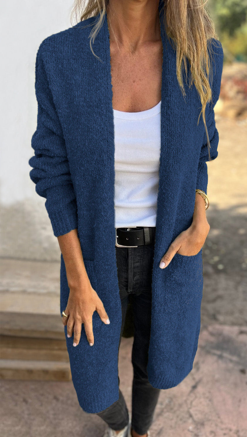 Cardigan femme léger, maille douce et confortable.  Coupe élégante et polyvalente, parfait pour toutes les saisons.