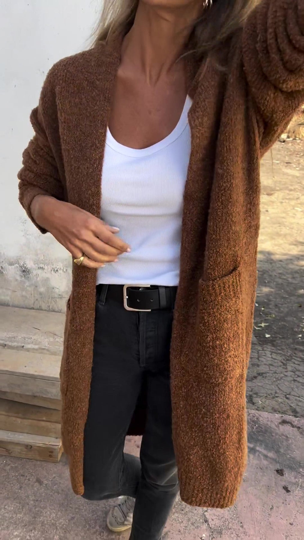 Cardigan femme léger, maille douce et confortable.  Coupe élégante et polyvalente, parfait pour toutes les saisons.