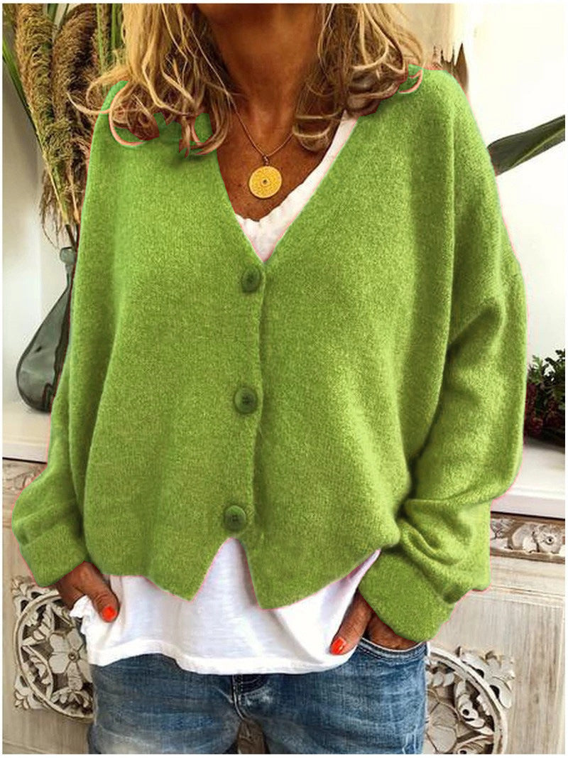 Cardigan boutonné col V, pull femme ouvert, coupe ajustée, tricot, mode intemporelle.