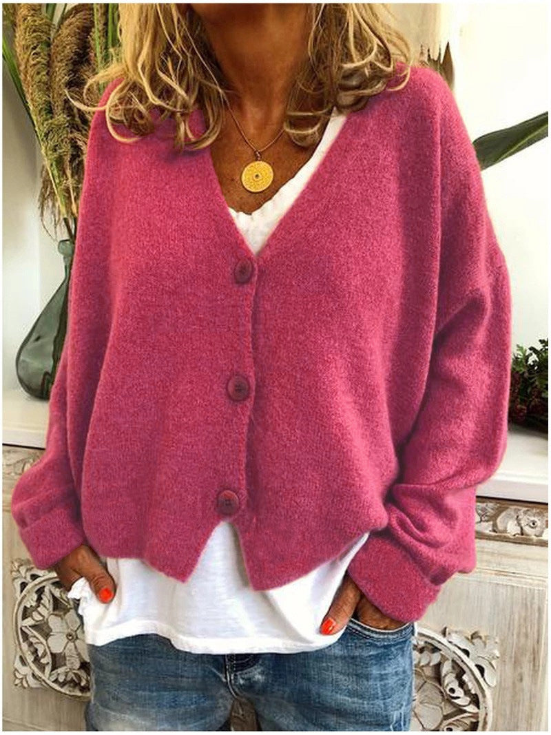 Cardigan femme tricot doux, col V profond, boutons décoratifs, idéal pour l'automne-hiver.