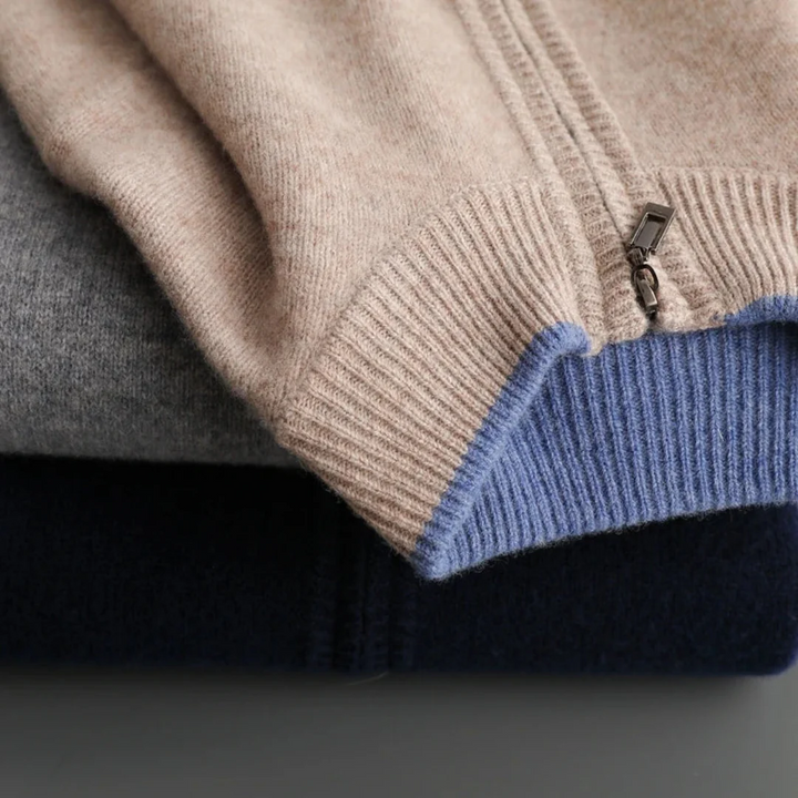"Cardigan gris en laine mérinos pour homme avec fermeture éclair, élégant et chaud pour toutes saisons."
