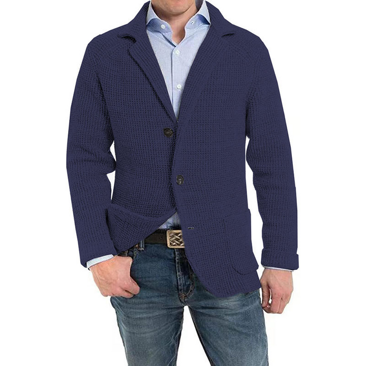 Cardigan homme confortable, coupe élégante. Veste chaude idéale pour l'automne et l'hiver. Mode masculine classique.