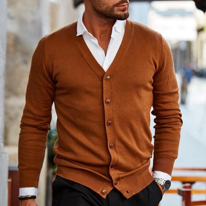 Cardigan homme, maille douce et chaude.  Coupe moderne, confort optimal.  Idéal pour les journées fraîches.