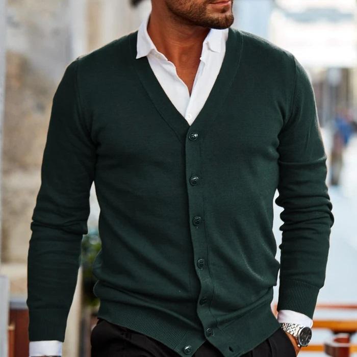 Cardigan homme, maille douce et chaude.  Coupe moderne, confort optimal.  Idéal pour les journées fraîches.