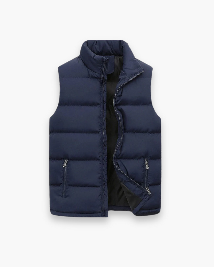 "Cardigan homme sans manches moderne, coupe ajustée, col montant, idéal pour mi-saison, style urbain et fonctionnel."
