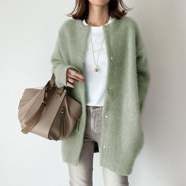 Cardigan veste automne femme, maille chic, pour un look superposition moderne et confortable. Très tendance.