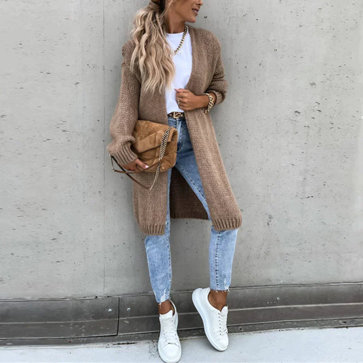 Cardigan femme gris, style oversize polyvalent, parfait pour la superposition en toute saison.