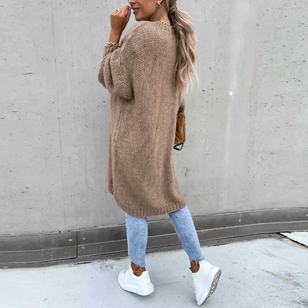 Cardigan oversize vert femme, confortable et tendance, idéal pour la mode automne-hiver.