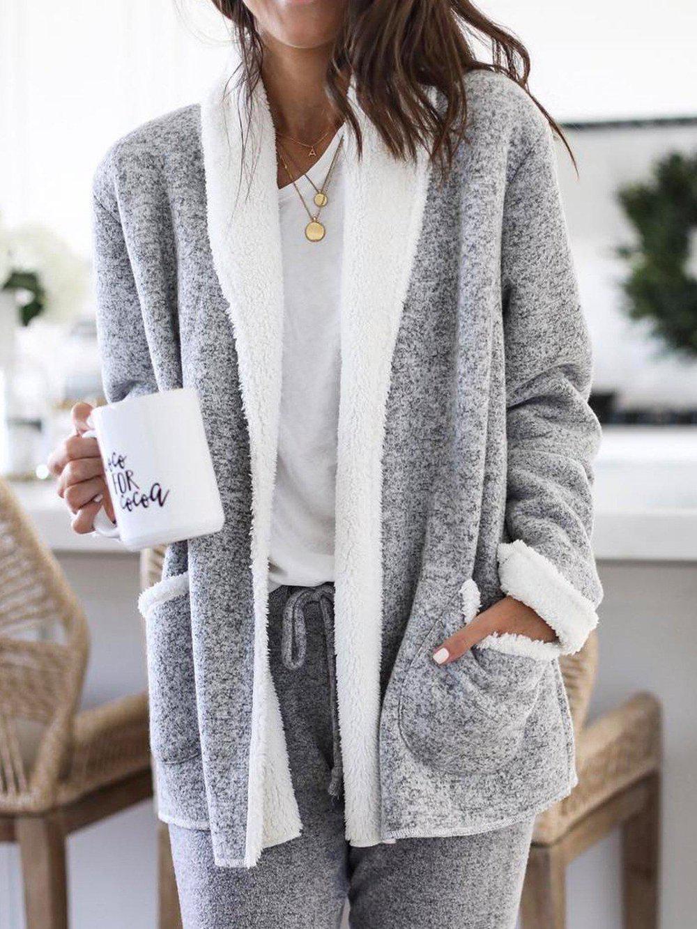 Cardigan ouvert femme, coupe ample et fluide, manches longues.  Confort et style. Plusieurs tailles disponibles.