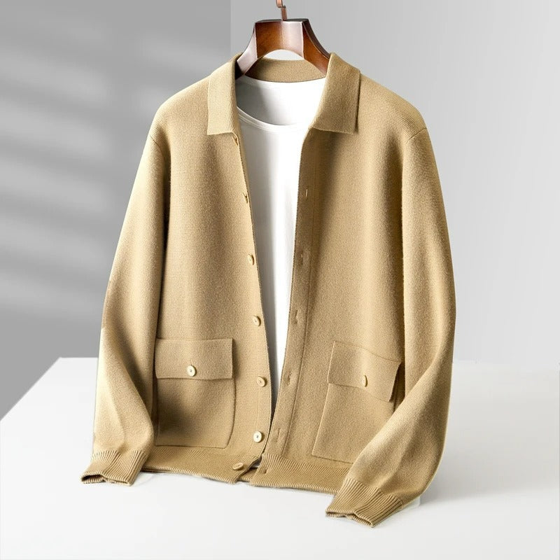 Cardigan polo zippé élégant pour hommes, coupe décontractée chic, parfait pour toute saison. Mode masculine.