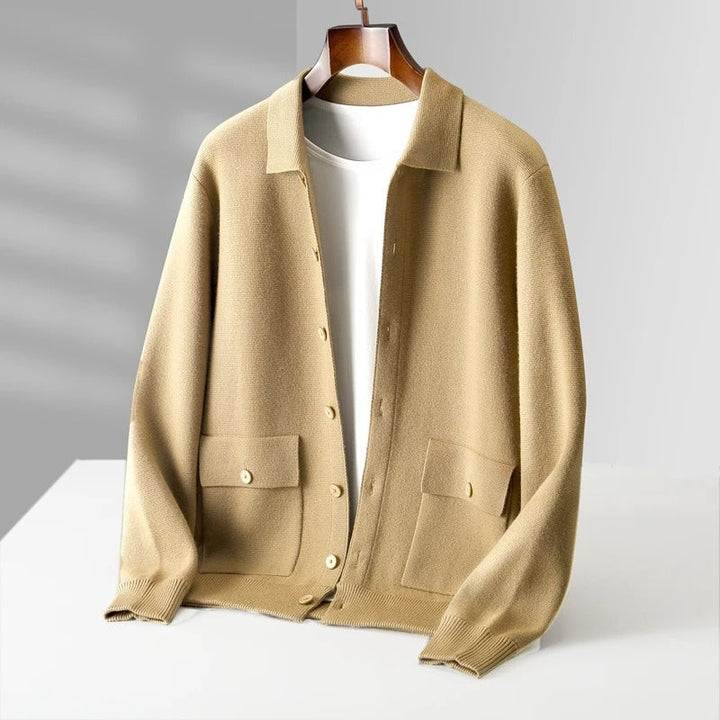 Cardigan polo zippé élégant pour hommes, coupe décontractée chic, parfait pour toute saison. Mode masculine.