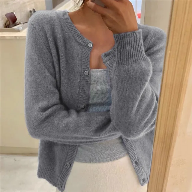 Cardigan Sydney femme élégant et confortable, idéal automne/hiver. Douceur intemporelle.