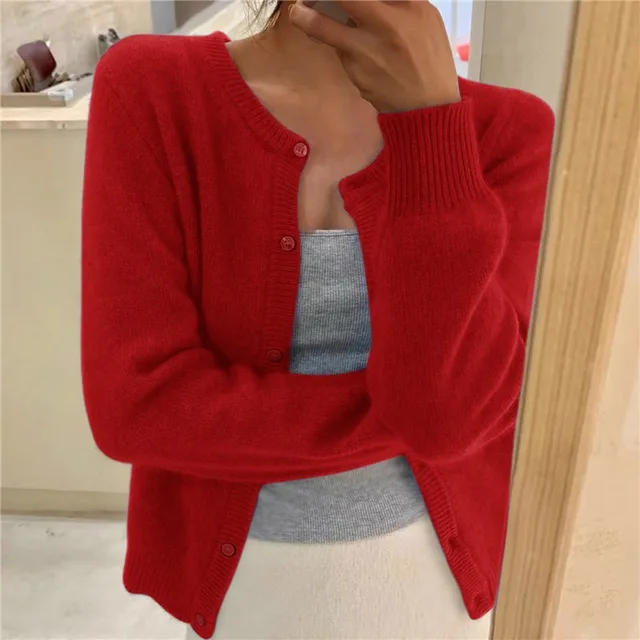 Cardigan Sydney élégant pour femme, coupe ample et décontractée. Parfait pour un look hivernal chic et confortable.