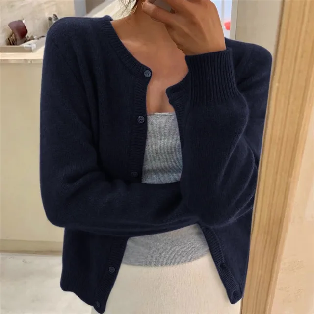 Gilet cardigan Sydney femme, doux, confortable et élégant. Pièce intemporelle pour automne/hiver.