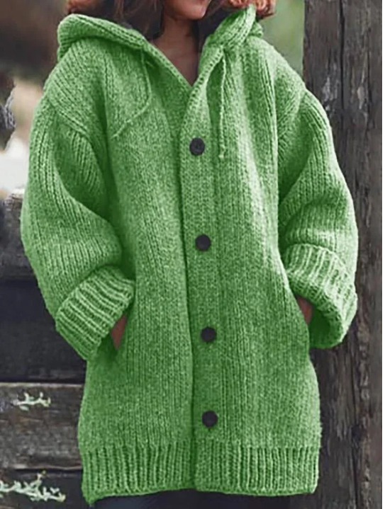 Cardigan femme tricoté à mailles fines avec capuche, chaud et tendance pour la mode automne.