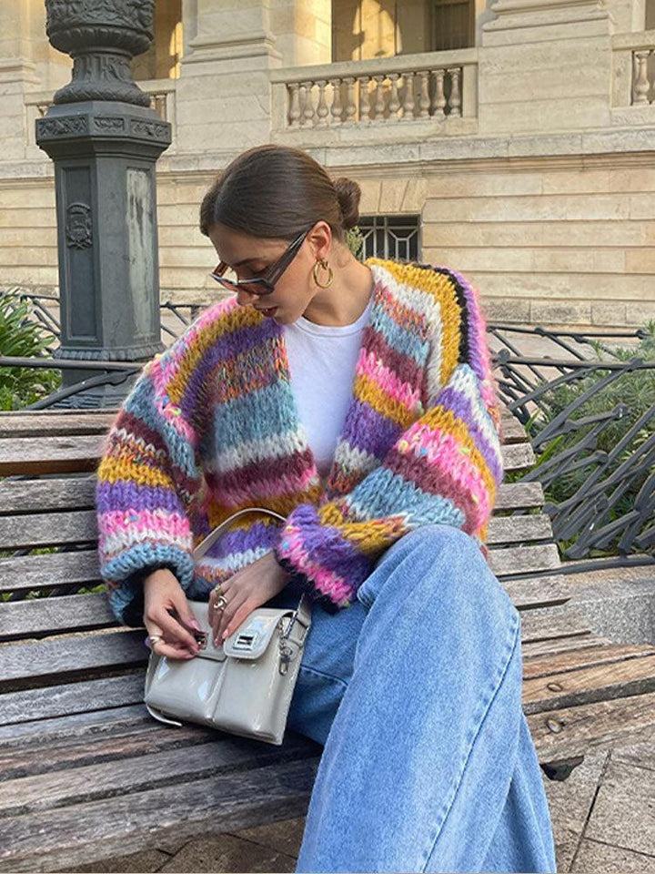 Cardigan tricoté femme, chaud et élégant.  Parfait pour l'automne/hiver.