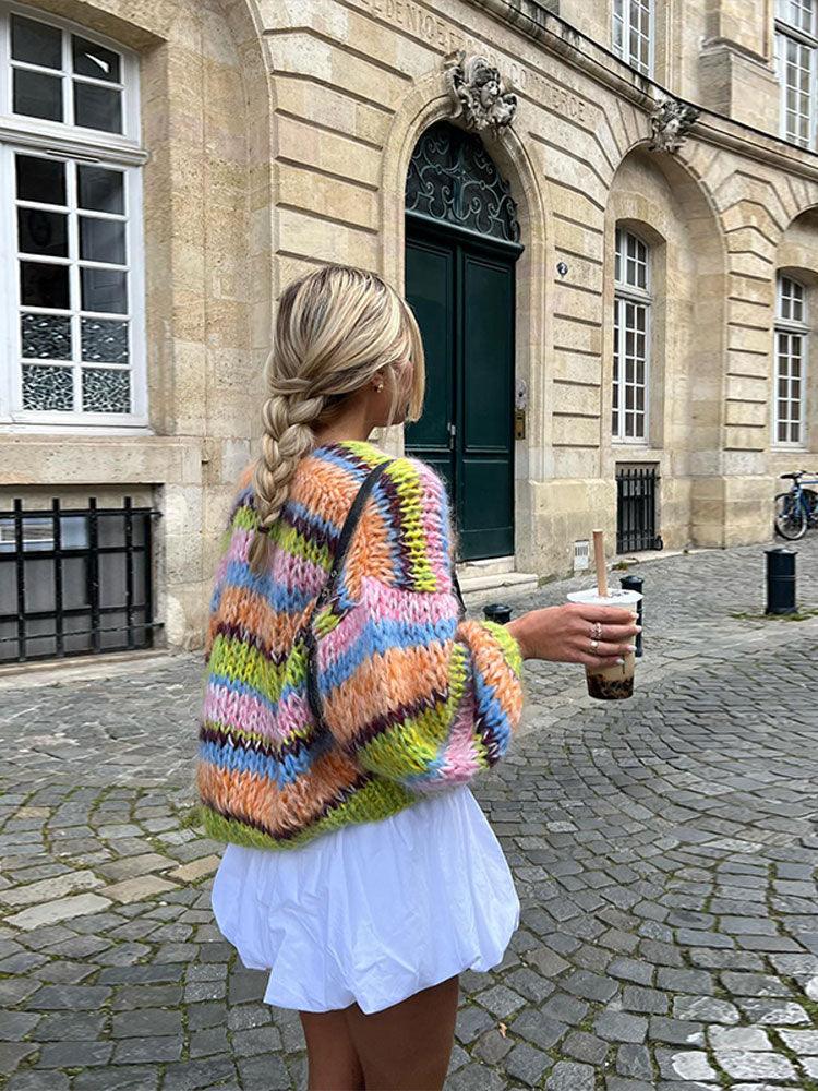 Cardigan tricoté femme, chaud et élégant.  Parfait pour l'automne/hiver.