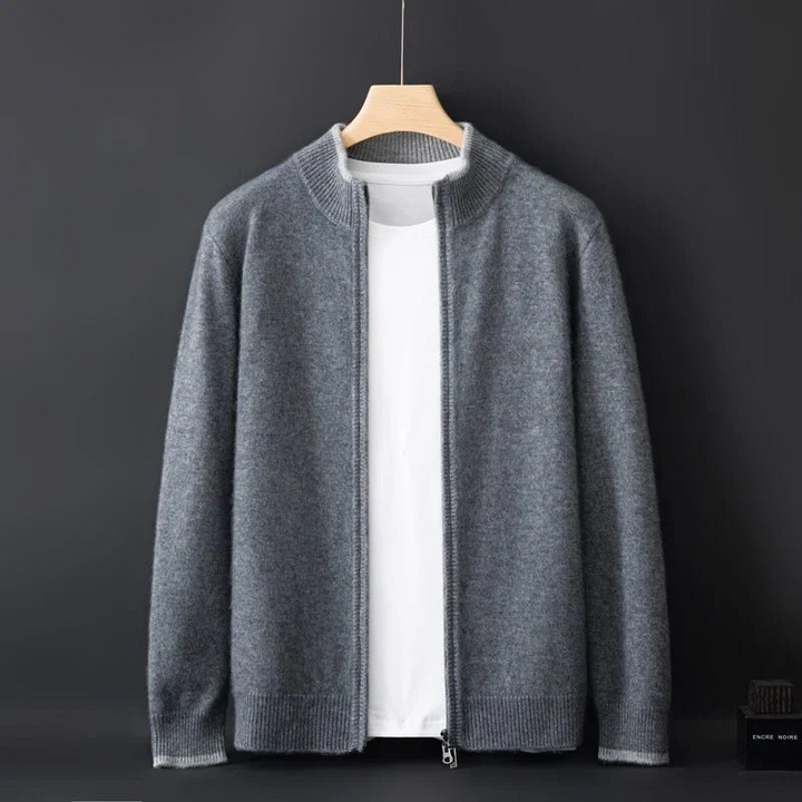 Vêtement décontracté homme: cardigan zippé bordeaux, doux et facile à porter.