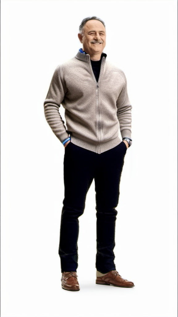 Cardigan homme gris chiné, élégance décontractée, mode masculine polyvalente.
