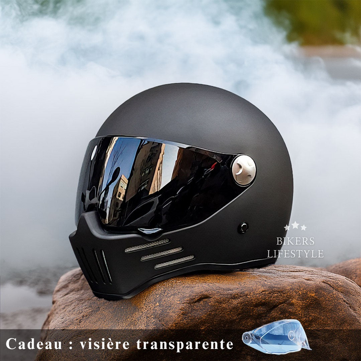 Casque moto intégral, sécurité optimale. Coque robuste, intérieur confortable. Homologué DOT/ECE.