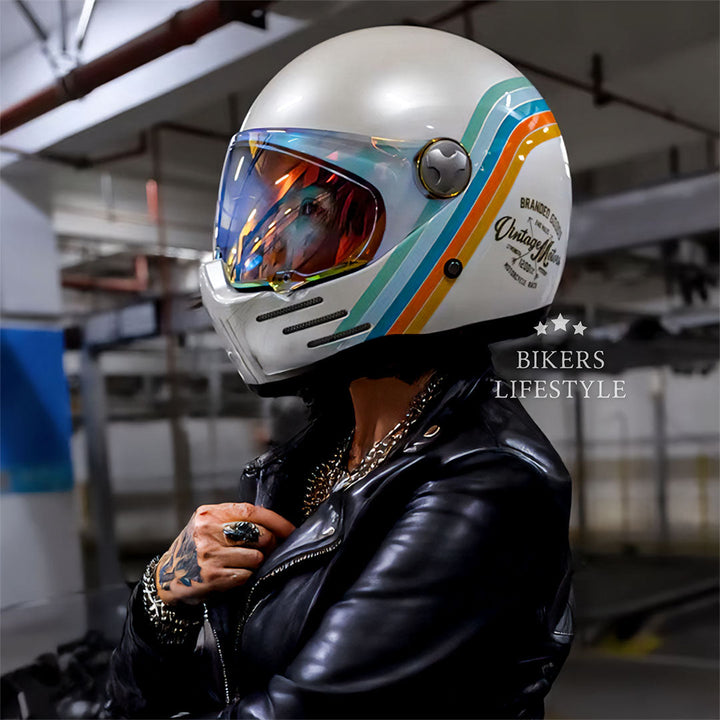 Casque moto intégral, sécurité optimale. Coque robuste, intérieur confortable. Homologué DOT/ECE.