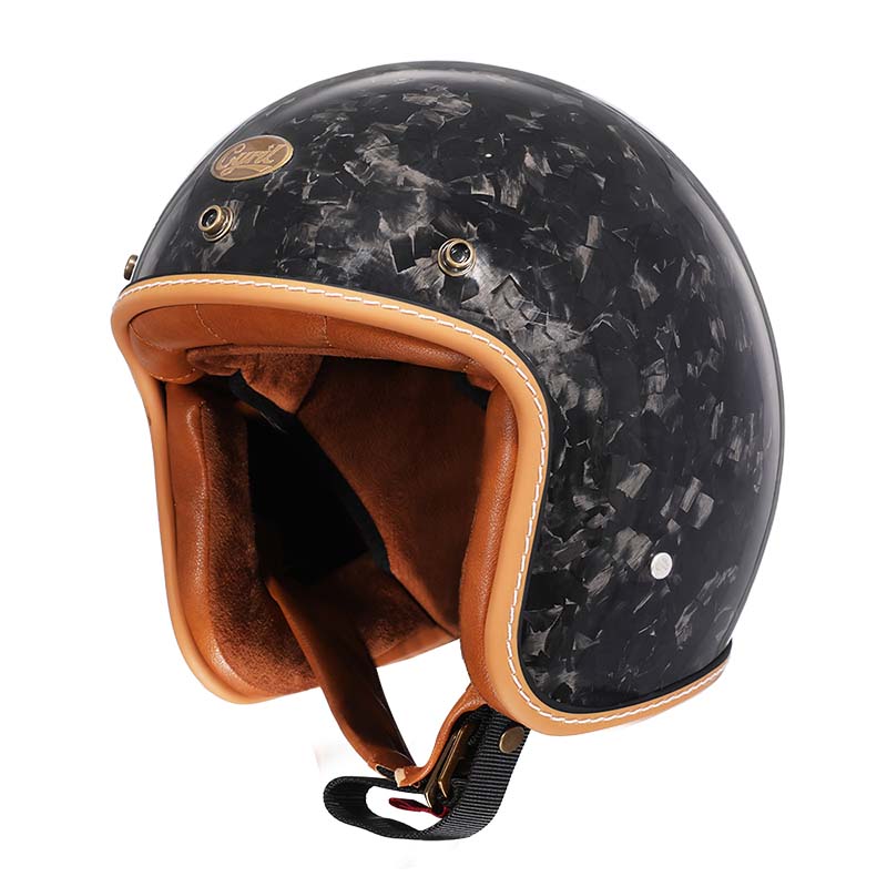 Casque moto vintage, profil bas. Sécurité certifiée. Design élégant et confortable.
