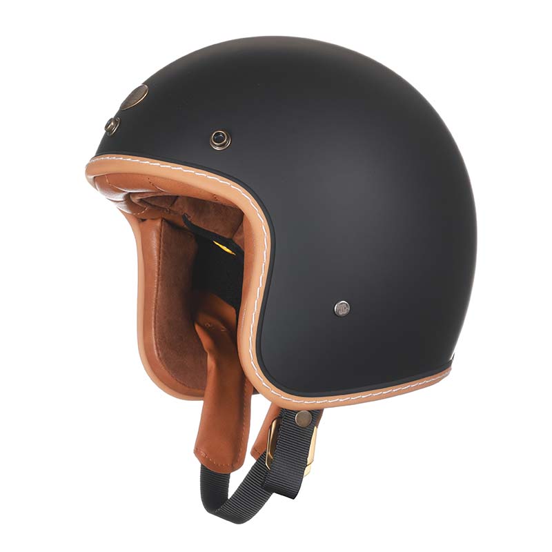 Casque moto vintage, profil bas. Sécurité certifiée. Design élégant et confortable.