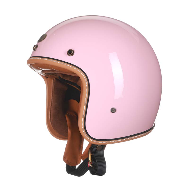 Casque moto vintage, profil bas. Sécurité certifiée. Design élégant et confortable.