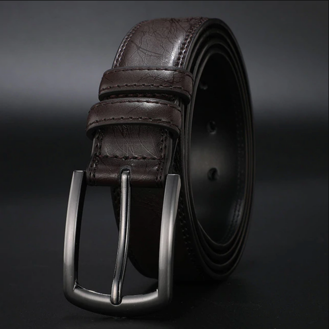 Ceinture en cuir marron pour homme avec boucle argentée, design intemporel et élégant, idéale pour tenues formelles ou décont