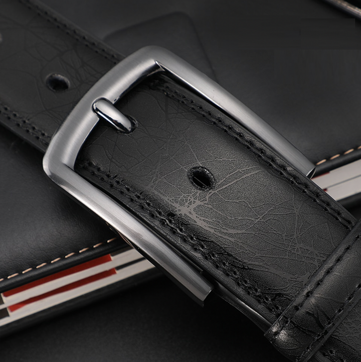 Ceinture en cuir marron pour homme avec boucle argentée, design intemporel et élégant, idéale pour tenues formelles ou décont