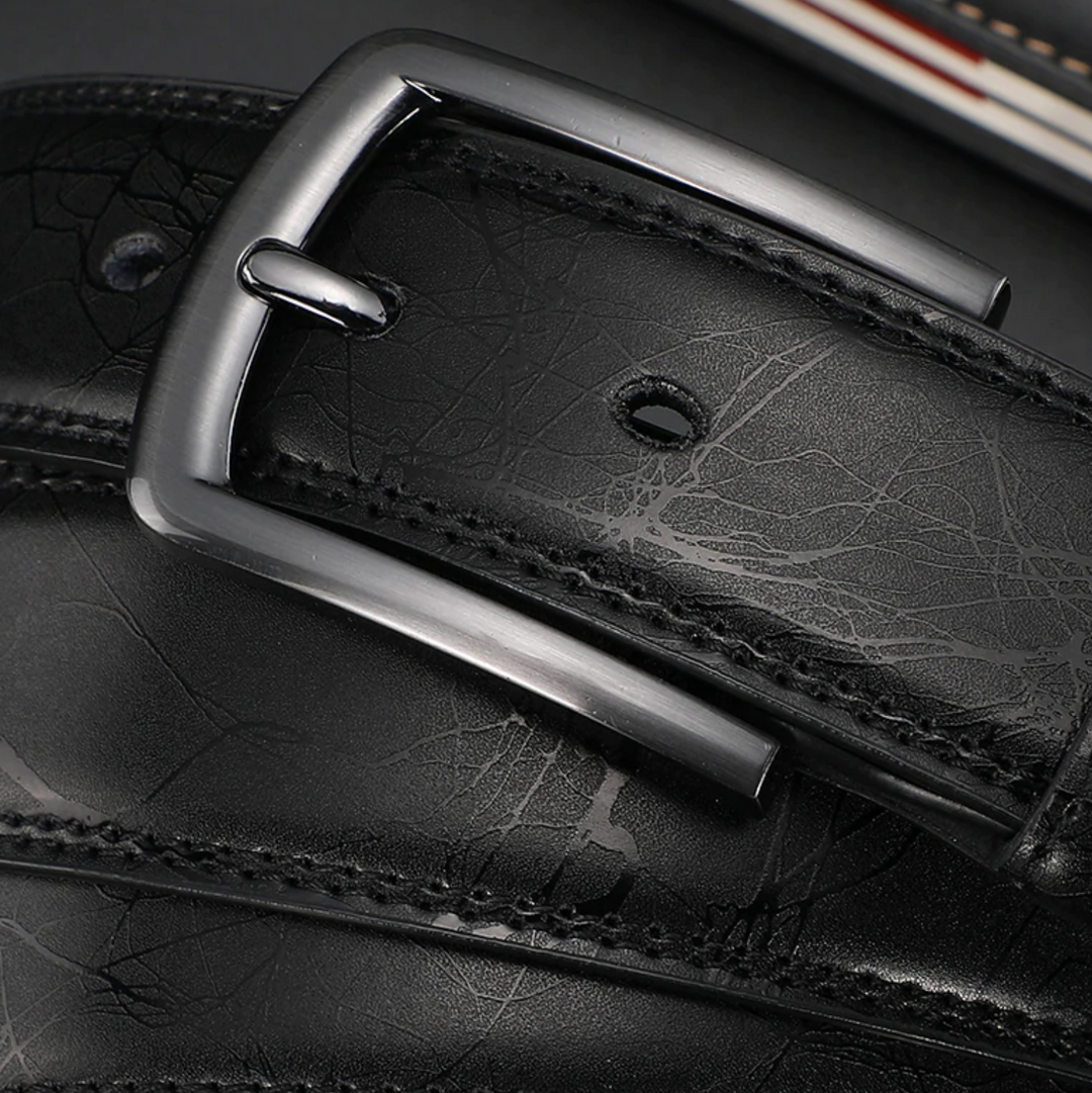 Ceinture en cuir marron pour homme avec boucle argentée, design intemporel et élégant, idéale pour tenues formelles ou décont