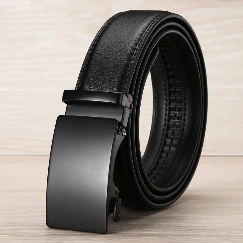 "Ceinture homme luxe en similicuir noir avec boucle automatique, style moderne et ajustable, idéal pour tenues élégantes."