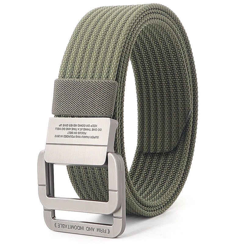 Ceinture en toile rayée unisexe avec système de double anneau, facile à ajuster pour toutes les tailles.