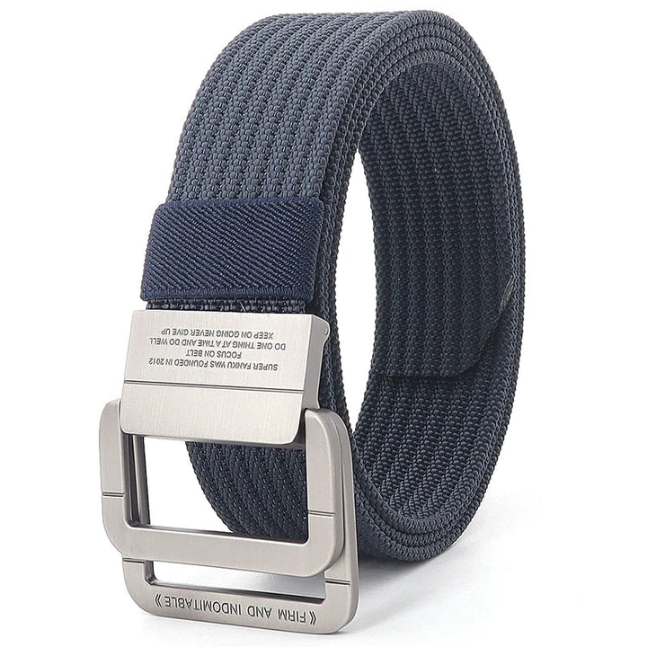 Ceinture réglable en toile rayée pour un look décontracté chic, boucle double anneau moderne.