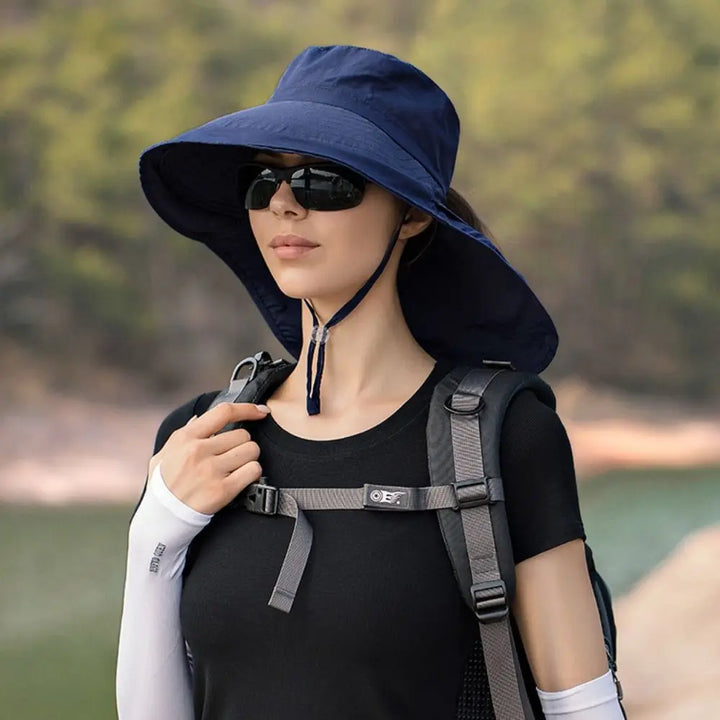 Chapeau de soleil femme réglable, anti-UV et protection cou, parfait pour sports d'été et activités.