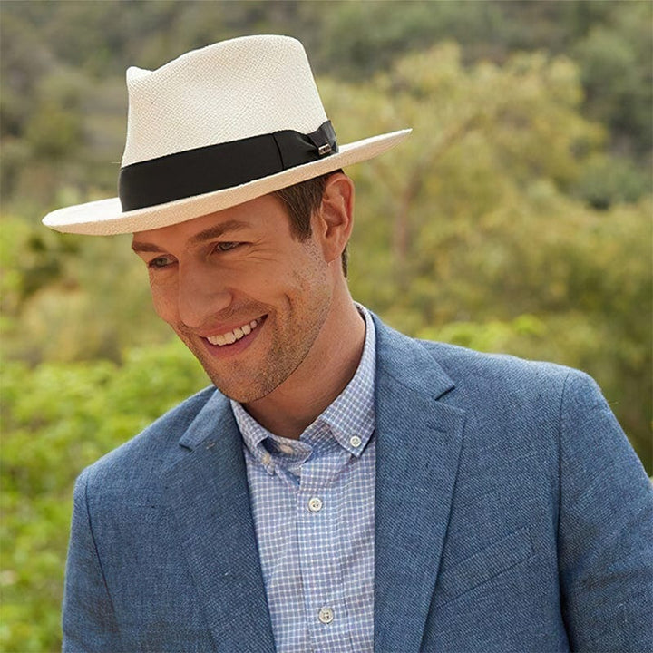 Élégant chapeau classique unisexe fait main. Design léger et confortable, parfait pour homme et femme.
