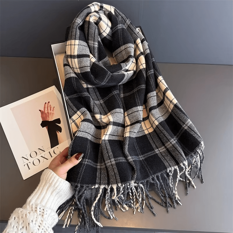 Écharpe femme douce et chaude, accessoire mode élégant et confortable pour l'automne-hiver.