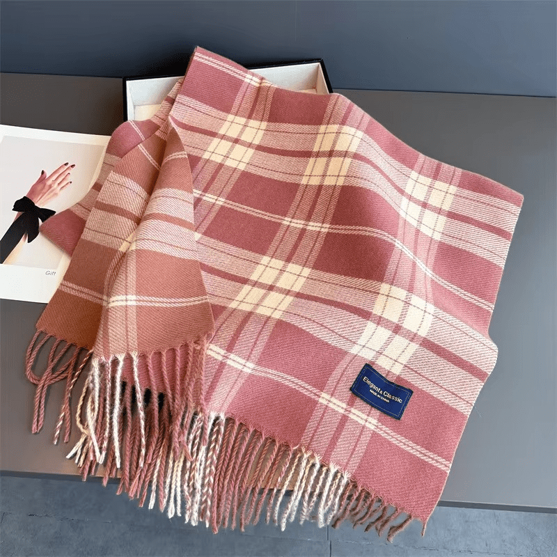 Écharpe d'hiver femme douce au toucher, offrant élégance et confort pour toutes occasions automne/hiver.