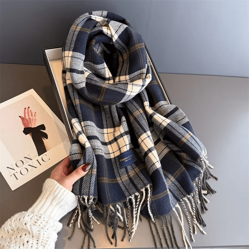 Écharpe femme stylée, chaude et confortable, un cadeau parfait pour compléter la garde-robe automne-hiver.