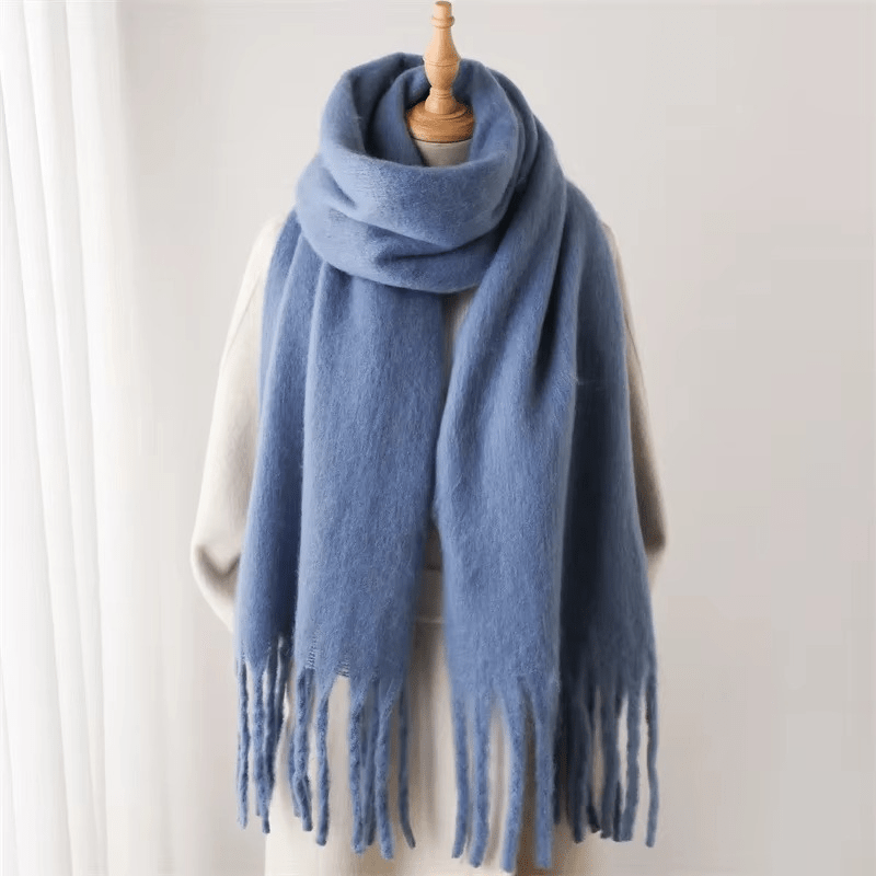 Écharpe douce femme pour hiver, avec pompons. Style élégant, multicolore et chaude, accessoire mode.
