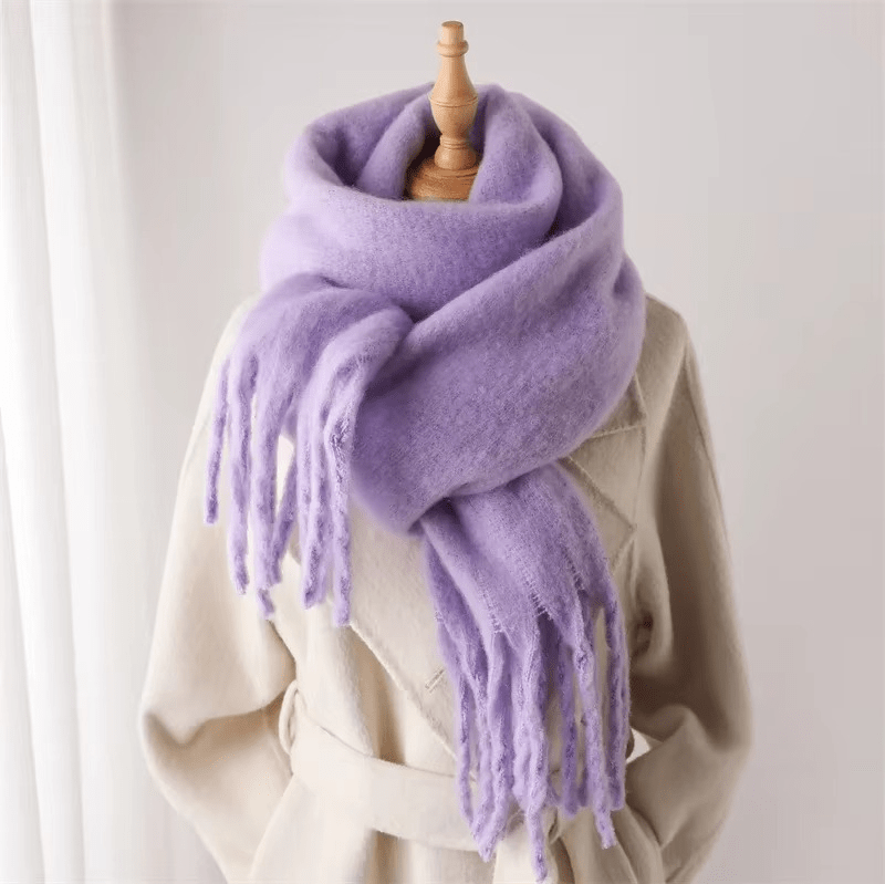 Écharpe douce femme hiver, style élégant avec pompons. Accessoire mode multicolore offrant chaleur.